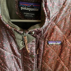 Multi-colored. Three pockets. Corduroy collar.